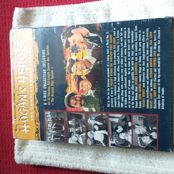 Complete First Season "Hogan's Heroes" sit com (5 disc set) - Picture 3 of 4